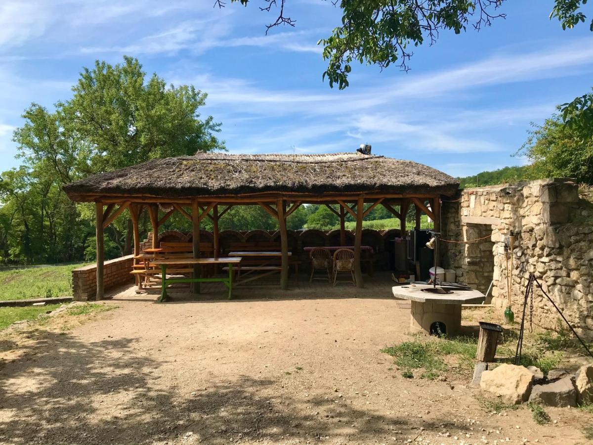 Güns Vendégház Szigliget Exterior foto